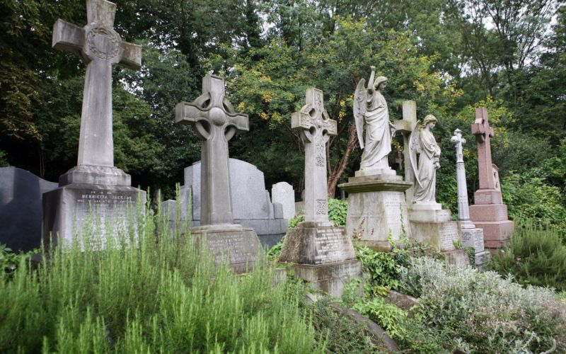 George Michael-tól Karl Marx-ig: Híres nevek a Highgate temetőben