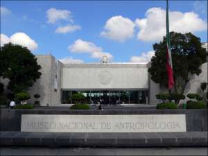 Mexico City, Antropológiai múzeum, bejárata