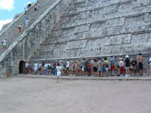 Chichen Itzá piramis, belső piramis megtekintéséhez a sor