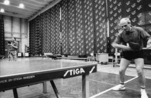 Fonák ütéseket gyakorlom, a MALÉV, Dr Vilmos Endre sportcsarnokban, 1993