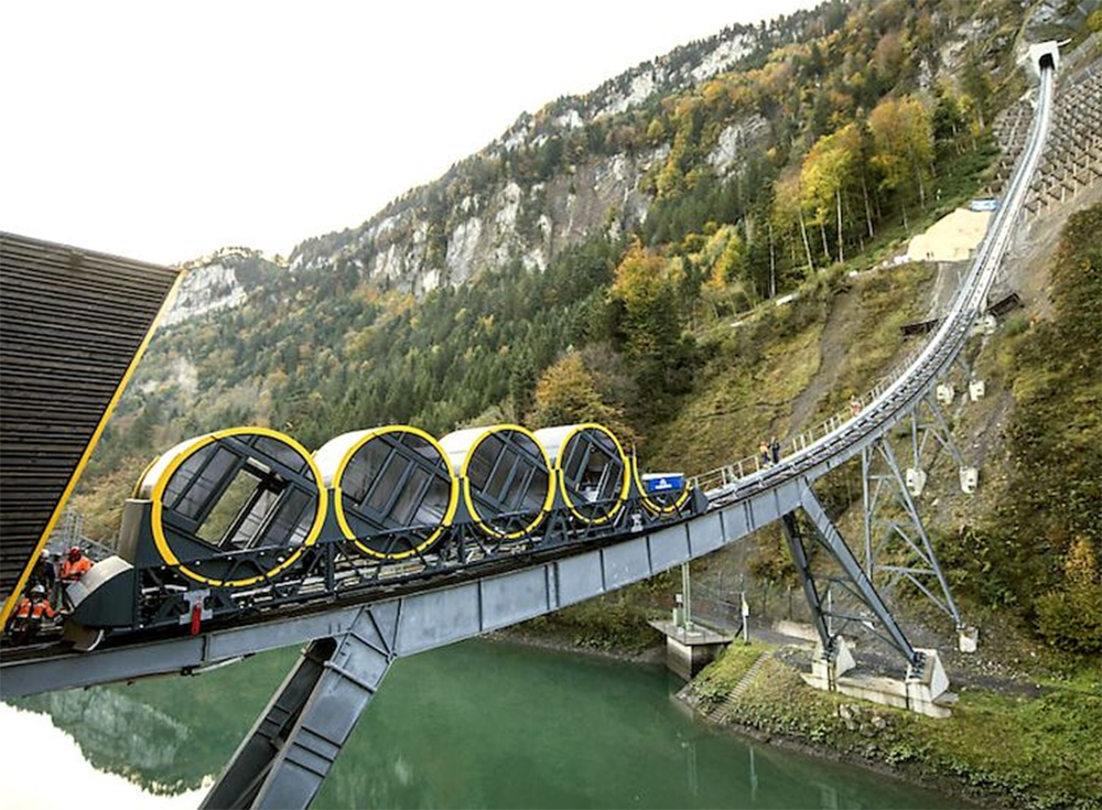 A világ legmeredekebb hegyi vasútja nyílt a Majestic svájci Alpokban